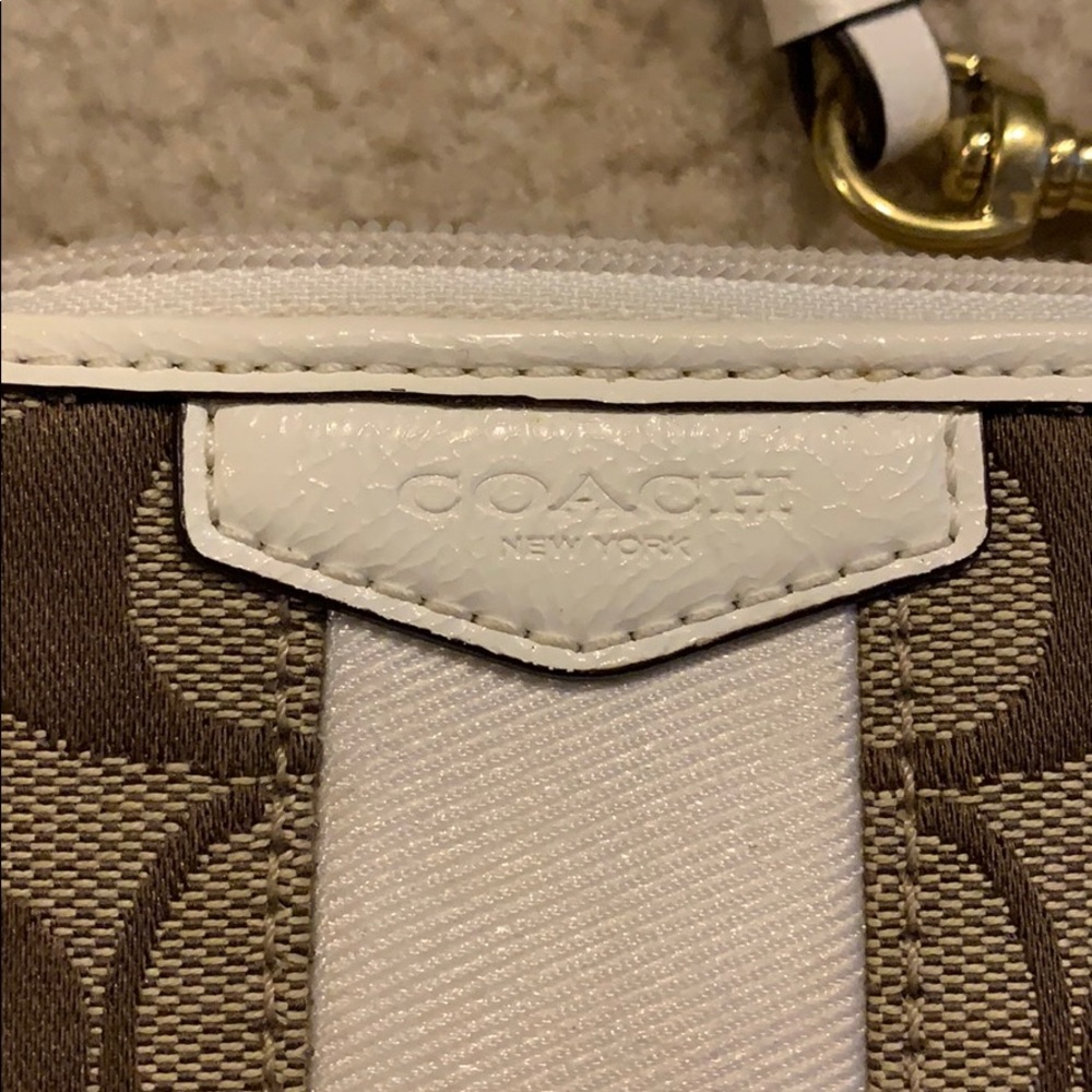 Coach wristlet - Picture 2 of 4